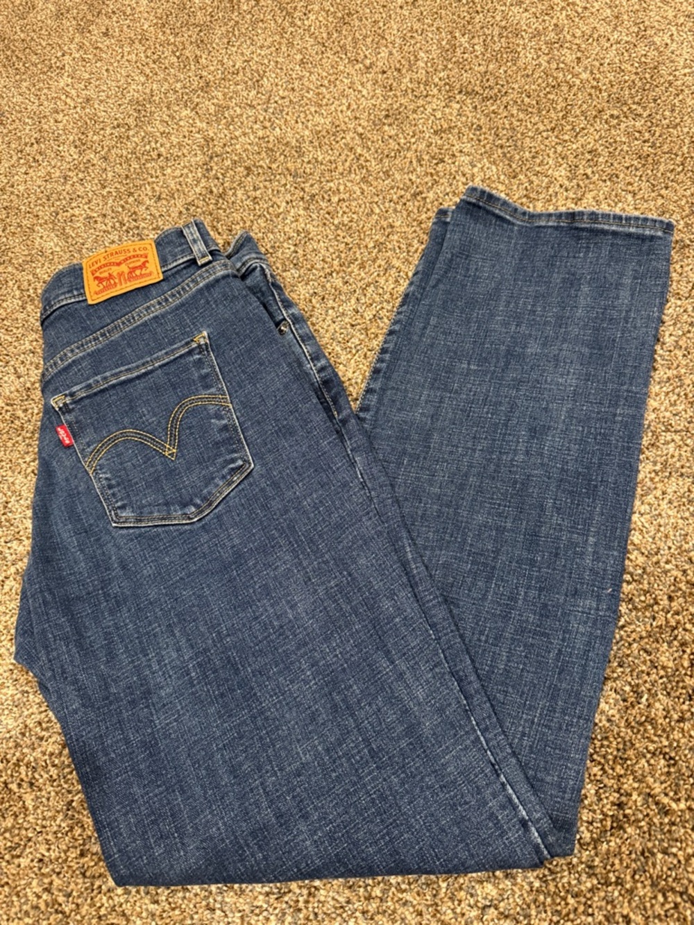 Levi's Women’s Dark Blue Classic Straight  Jeans size 4 inseam 28”
